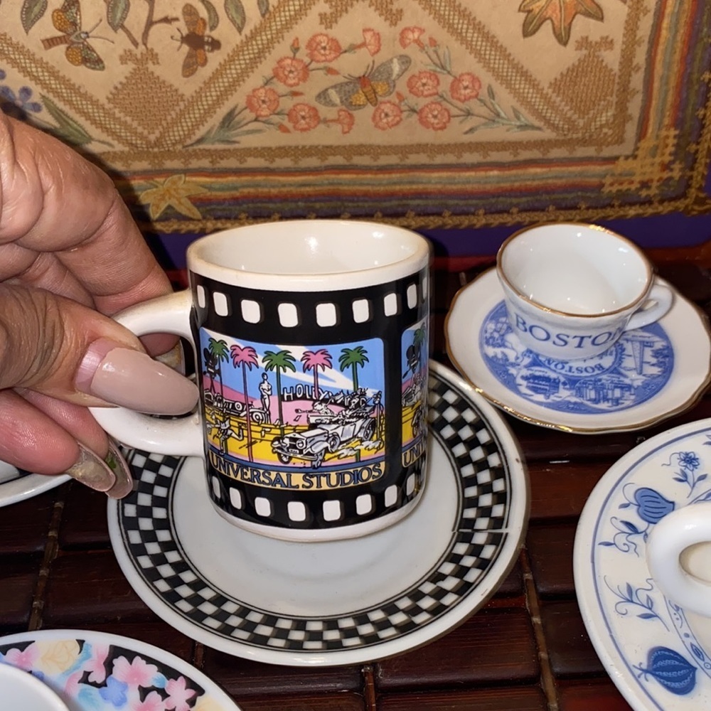Set of 8 small teacups and saucers - Picture 11 of 11